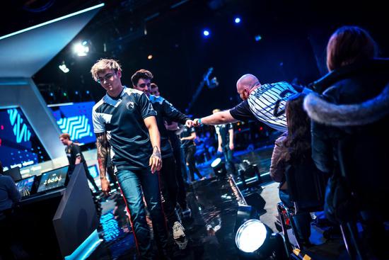 大众高尔夫RCD510主机安装与倒车影像解码全攻略